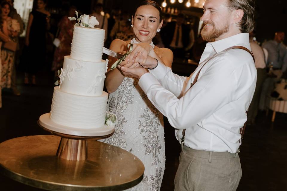 Silchester farm cake cut