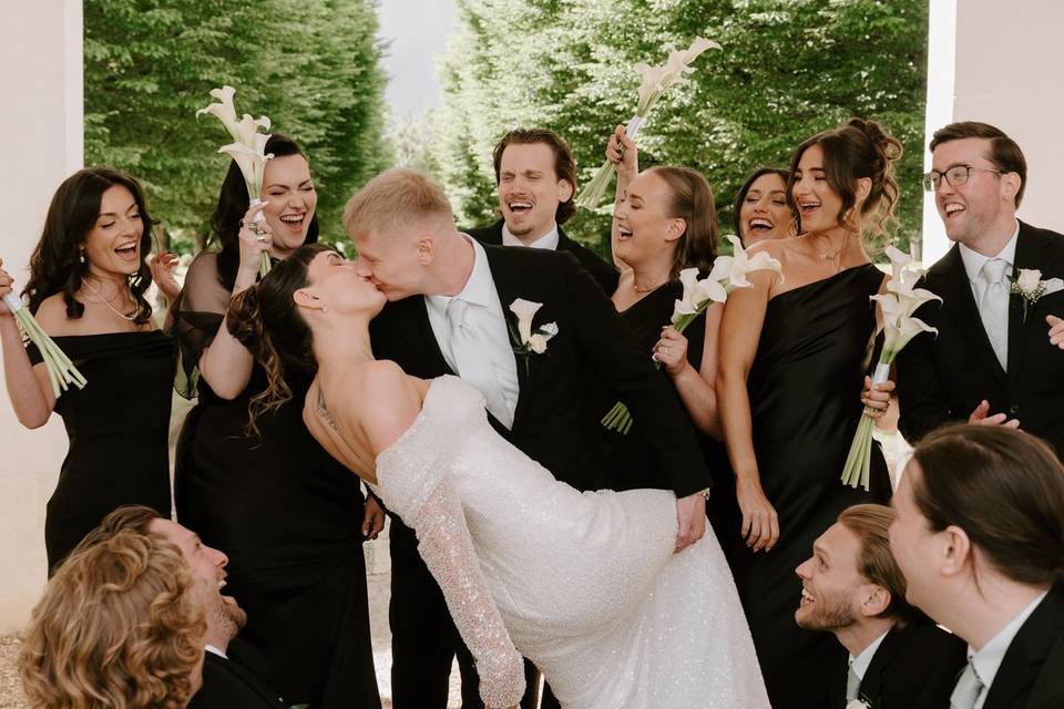 Bridal party kiss