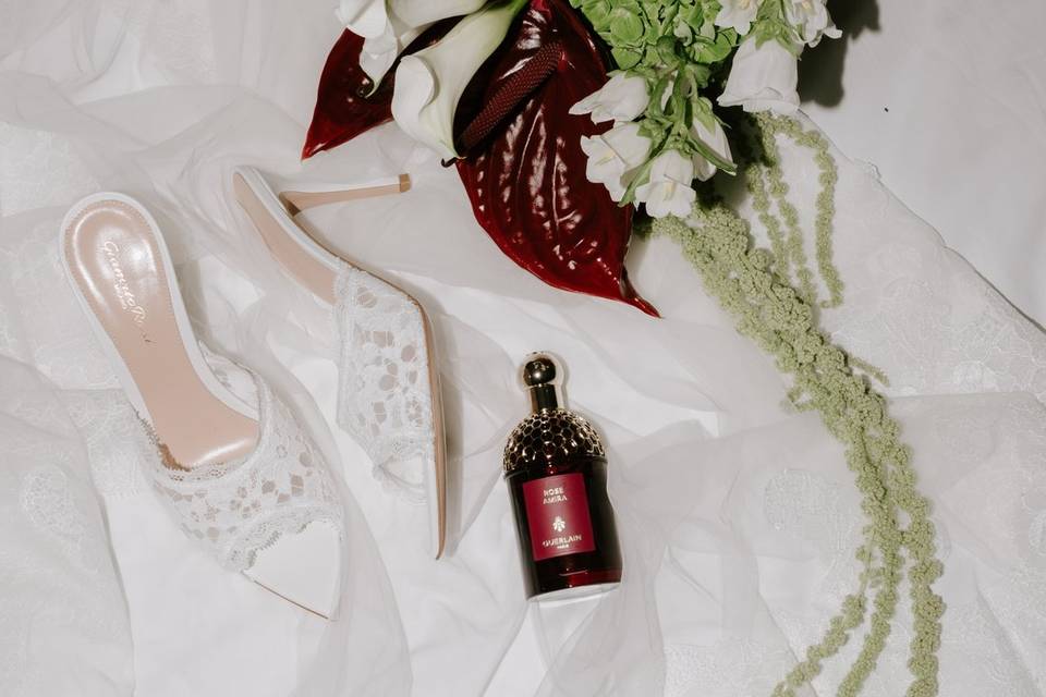Details flowers rings shoes