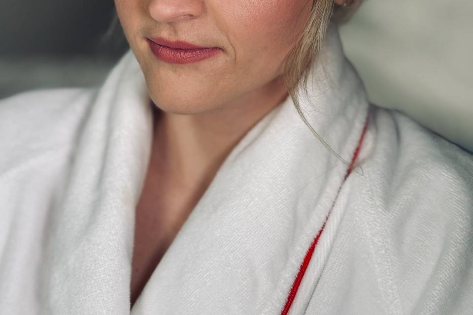 Natural glam bridesmaid