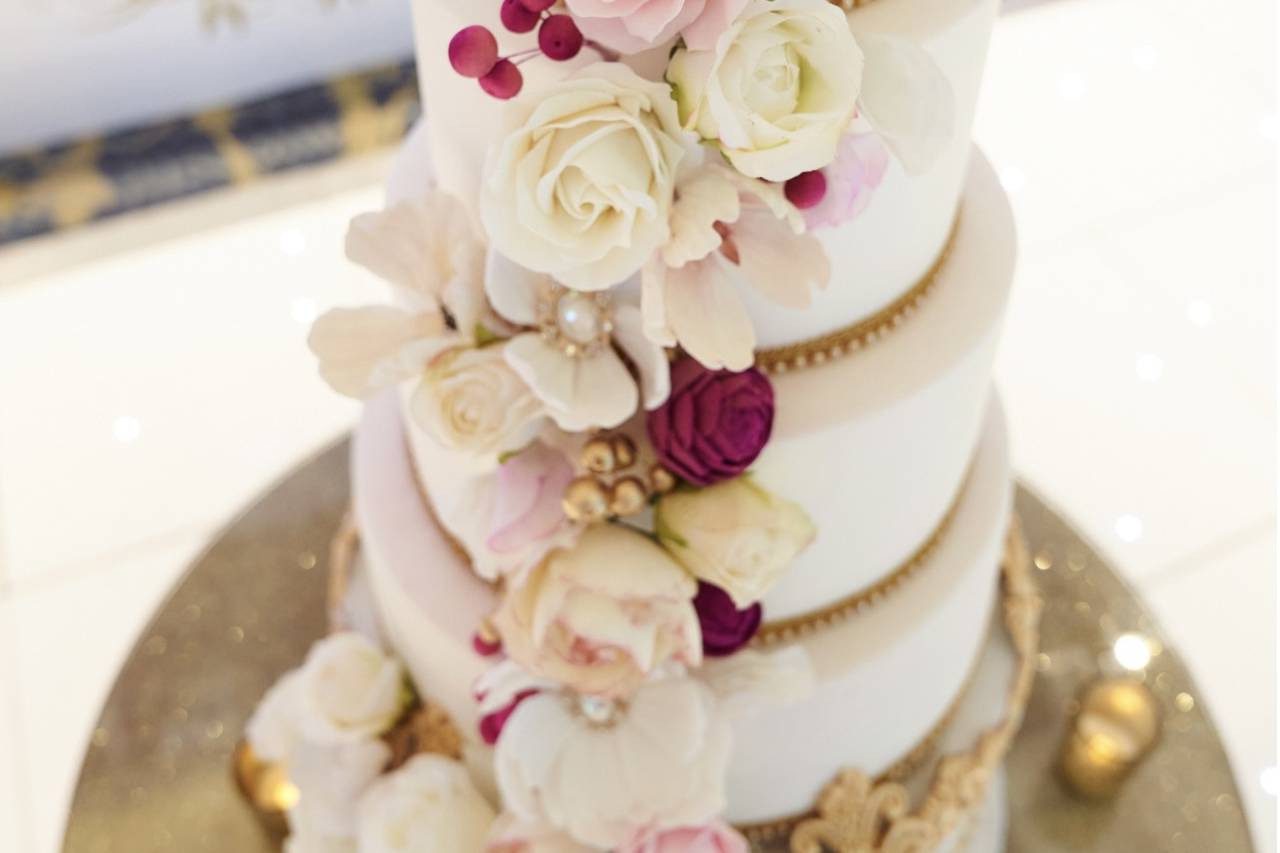 Mistry Cakes Couture in Berkshire - Wedding Cakes | hitched.co.uk