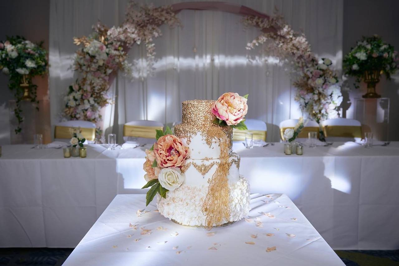 Mistry Cakes Couture in Berkshire - Wedding Cakes | hitched.co.uk