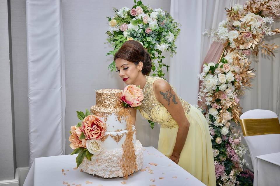 Gold sequin peacock cake