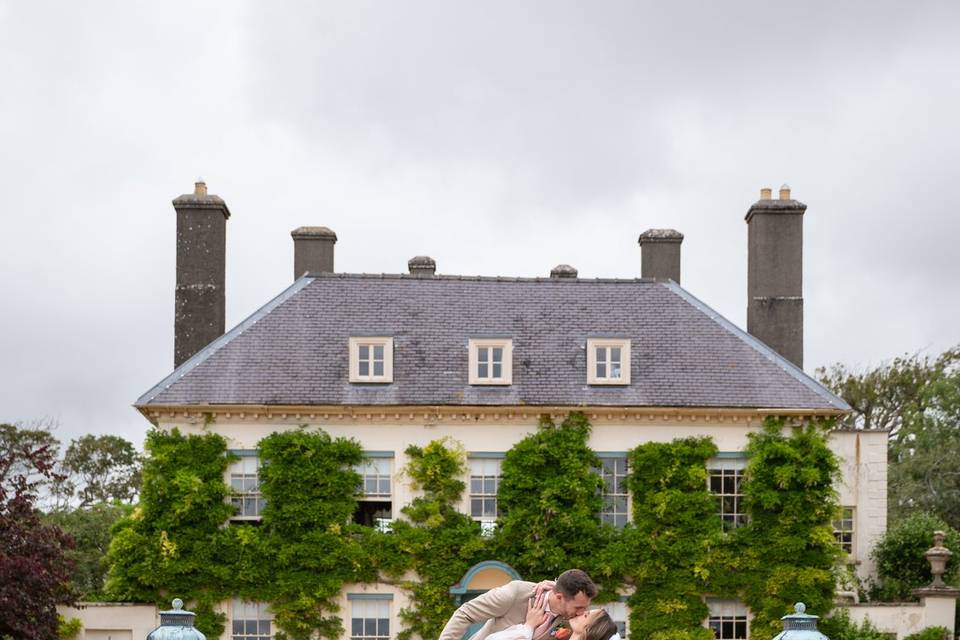 Bride and groom, Kiss