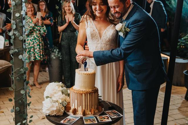 Cake cutting