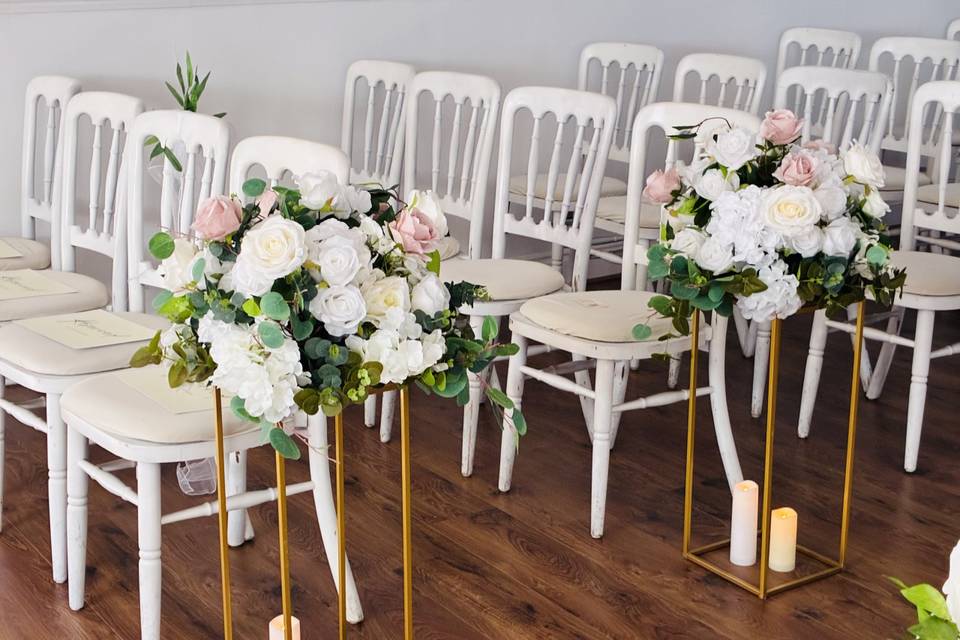 Aisle decor