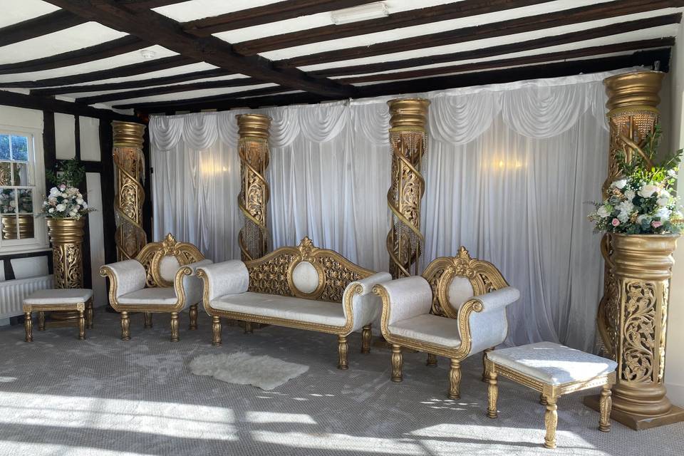 5 peice sofa set and pillars
