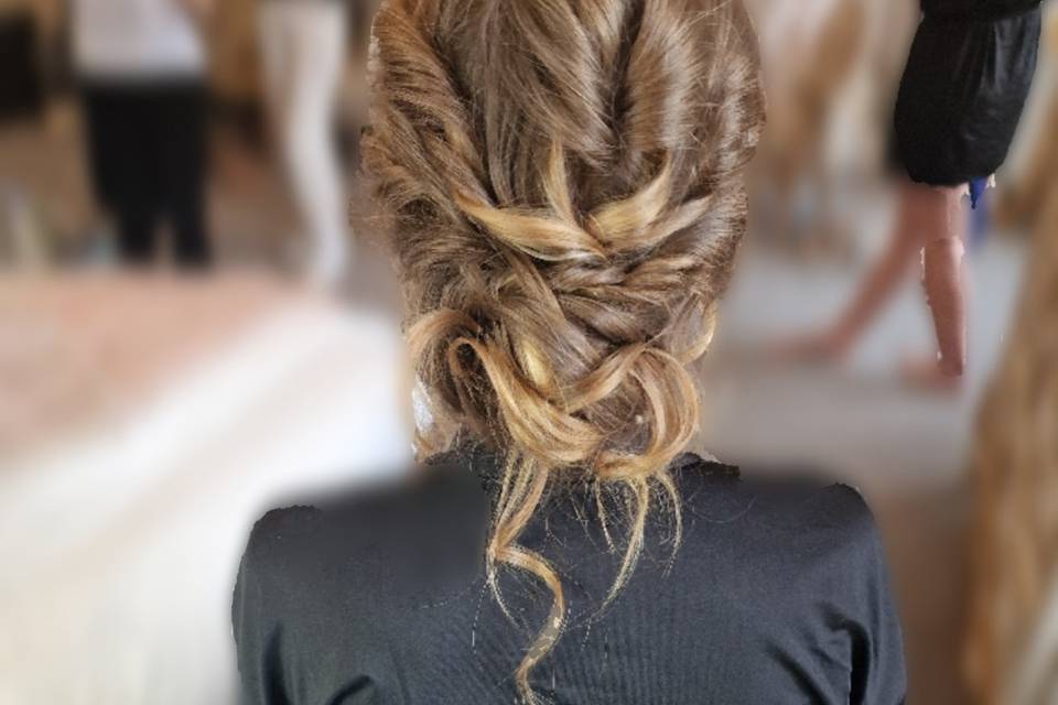 Bridesmaid's hair