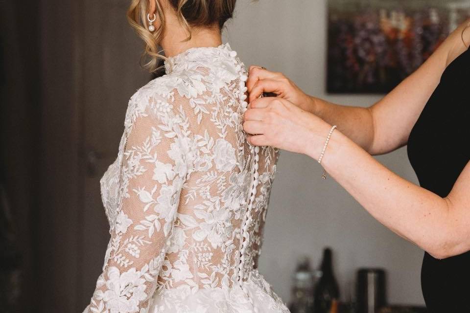 Doing up dress